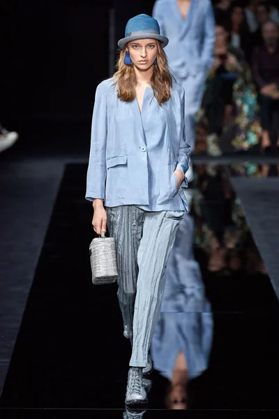 Look 19